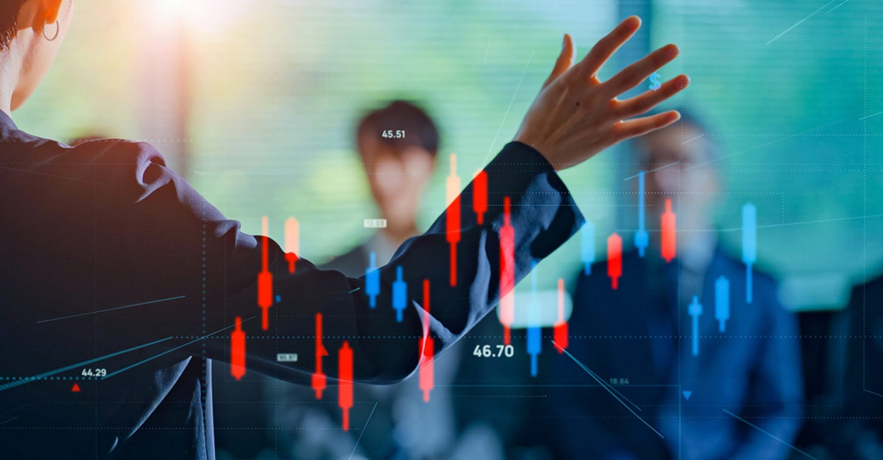Business management, seminar Representative image: Shutterstock/metamorworks