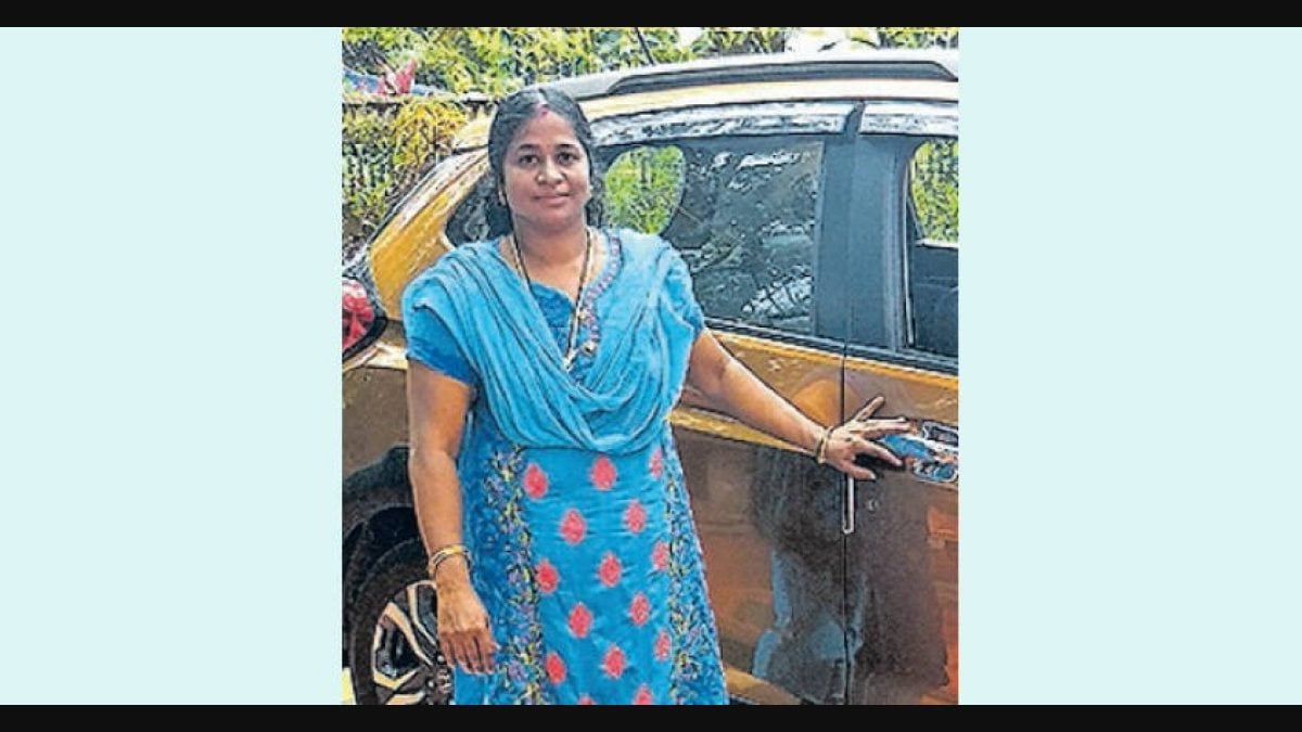 Housewife saves accident victims, as