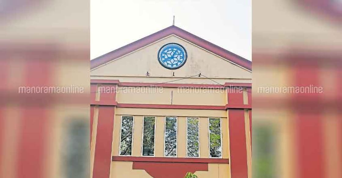 Giant heritage clock at Kochi rail station is back to life Giant heritage clock at Kochi rail station is back to life