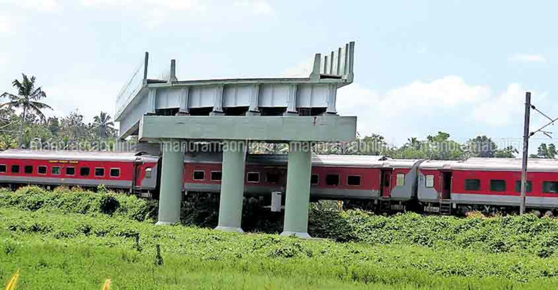 A ‘hanging’ rail overbridge to nowhere