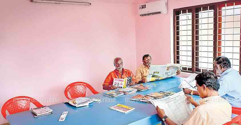 Kochi's active libraries include one in a defunct waiting shed Kochi's active libraries include one in a defunct waiting shed