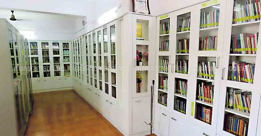 Kochi's active libraries include one in a defunct waiting shed Kochi's active libraries include one in a defunct waiting shed