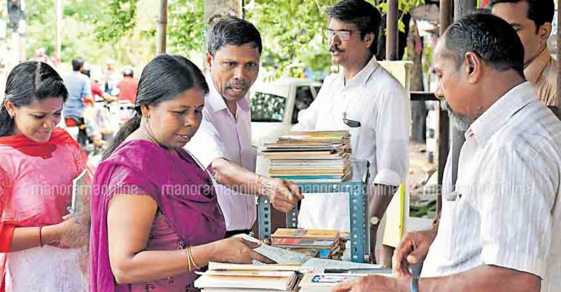 Kochi's active libraries include one in a defunct waiting shed Kochi's active libraries include one in a defunct waiting shed