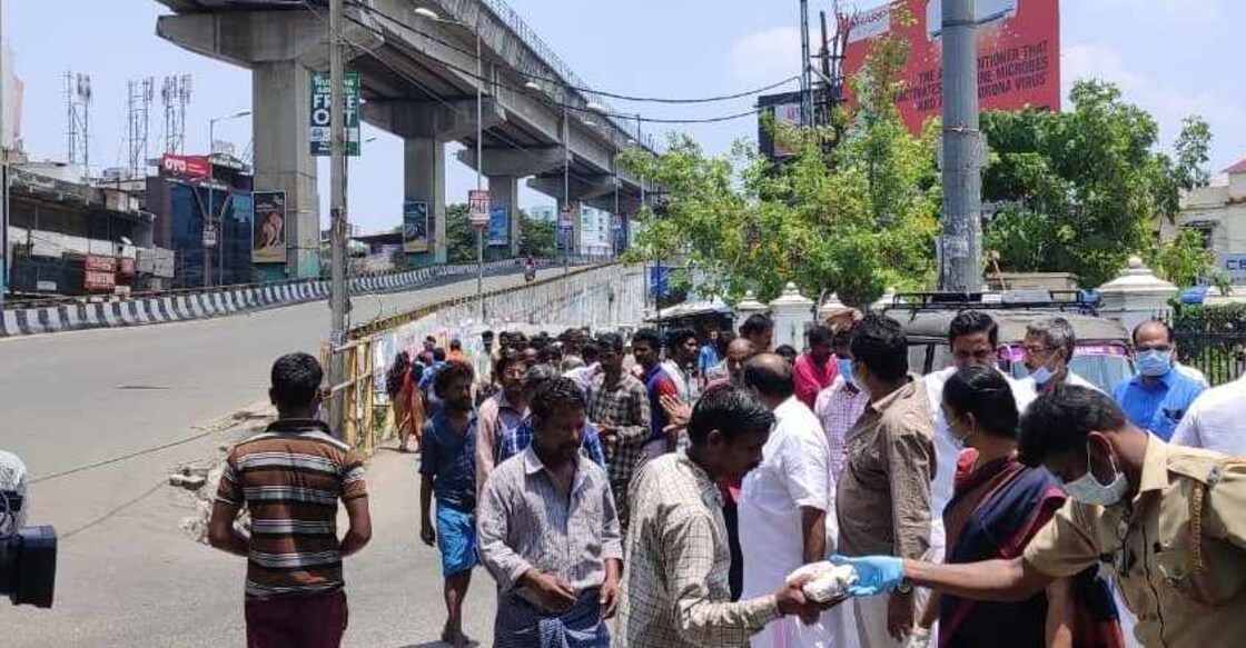 COVID-19: Kochi Metro staff distribute food to lockdown-hit people