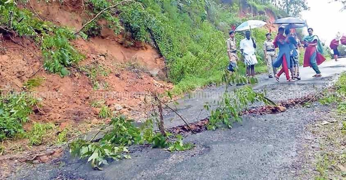 Cracks on Idukki Road 