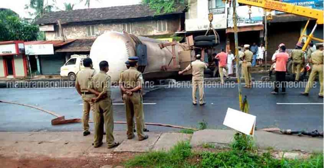 kannur-gas-tanker-accident-1 Efforts are on to remove the gas tanker from the site of the accident.