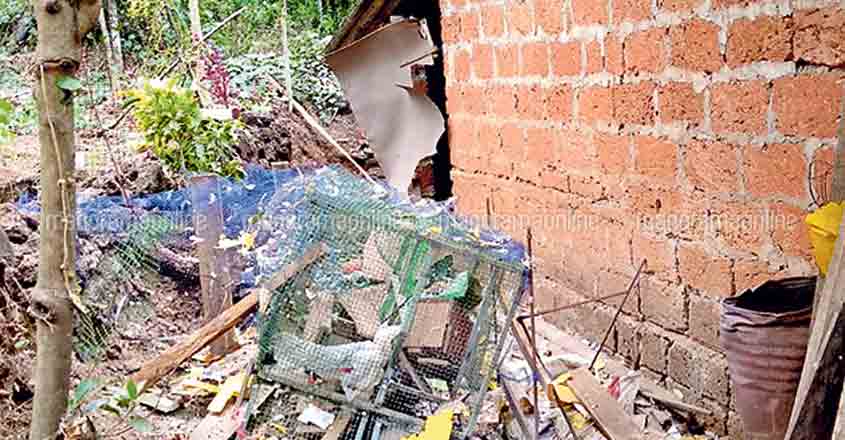 2 children injured as crude bomb goes off at RSS worker's house 2 children injured as crude bomb goes off at RSS worker's house