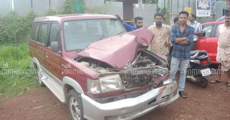 15 injured after serial crash on NH at Kasaragod