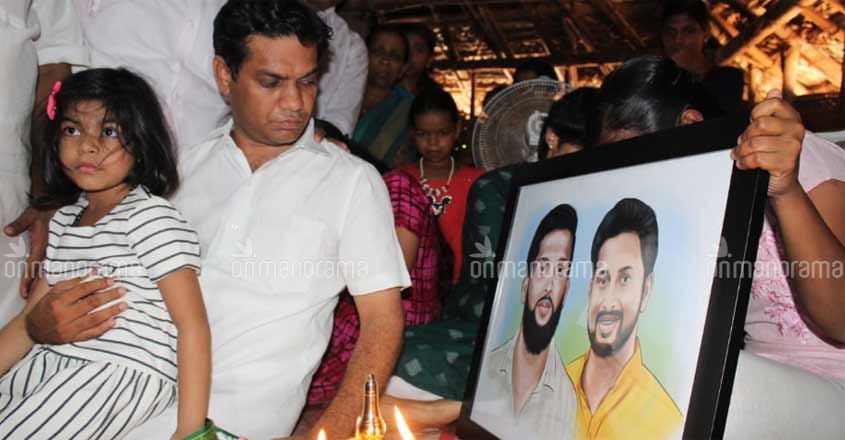 CPM workers join Congress en masse in Kallyot CPM workers join Congress en masse in Kallyot