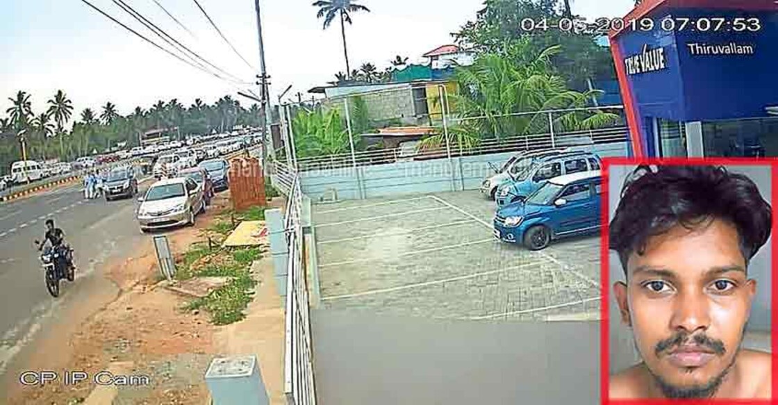 Youth snatches chain of woman IPS officer