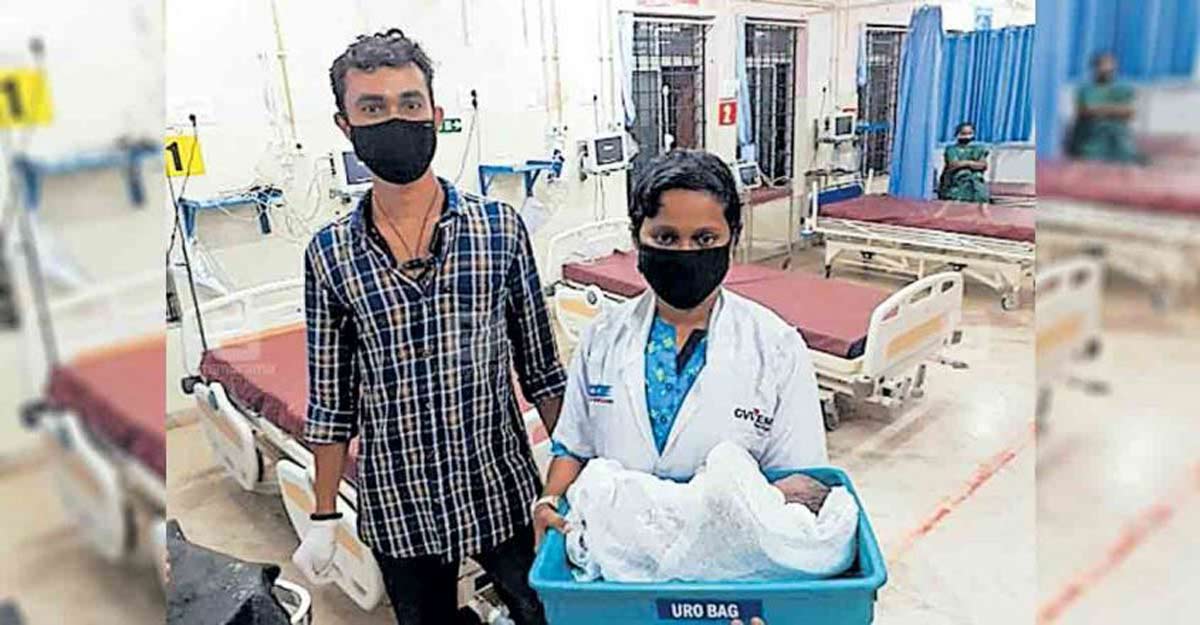 Woman from UP delivers child in auto-rickshaw at Kasaragod Woman from UP delivers child in auto-rickshaw at Kasaragod