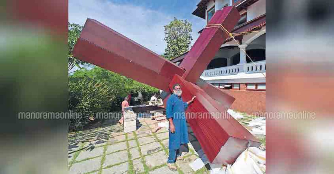 Guinness record for wood puzzle set at Kollam hotel