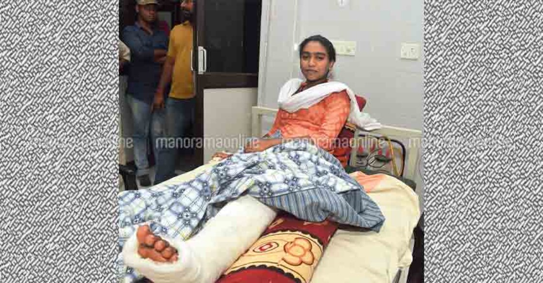 Gritty girl in the fray for Kalolsavam contest despite leg fracture