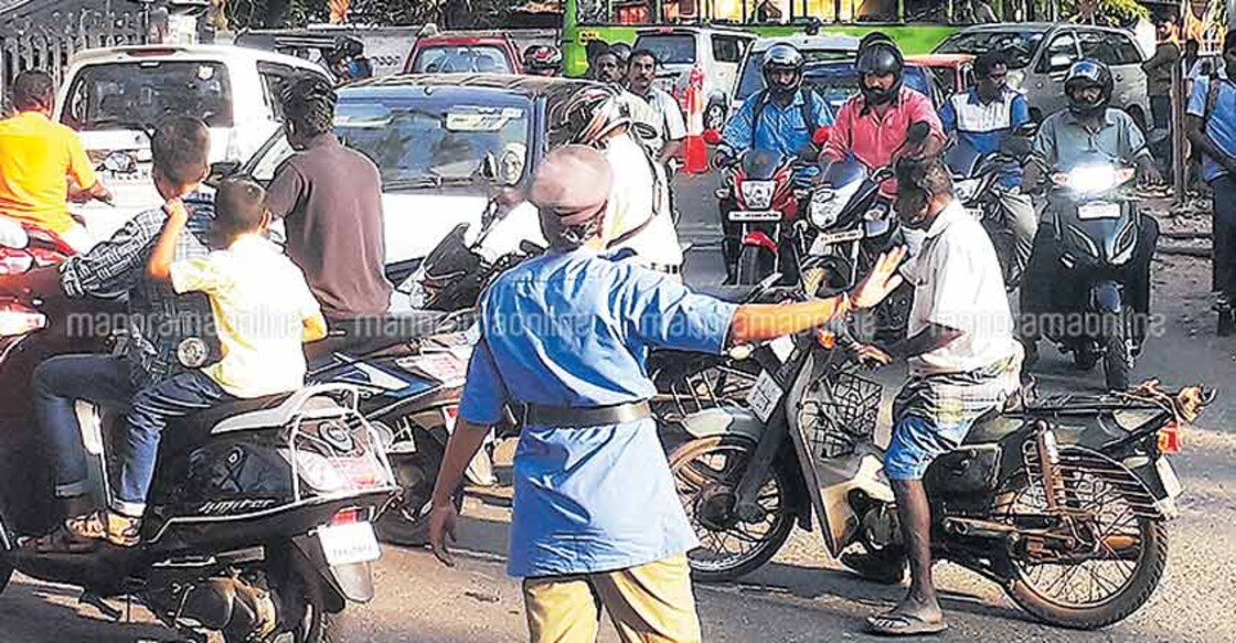 kollam-lady-trafic-varden