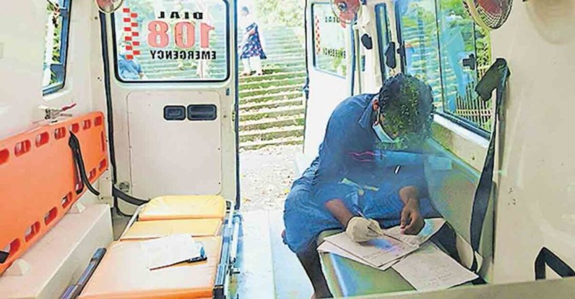 COVID positive student gives higher diploma exam from ambulance