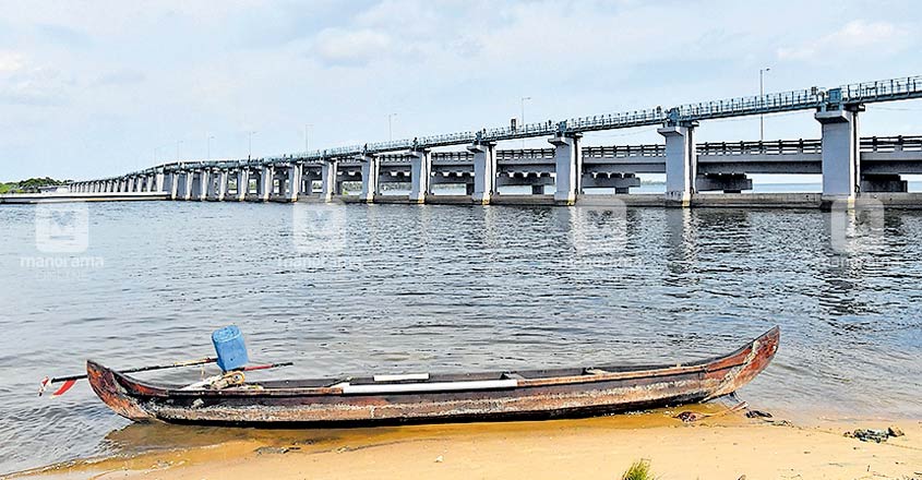Kumarakom fishers expect better catch as Thanneermukkom bund opens