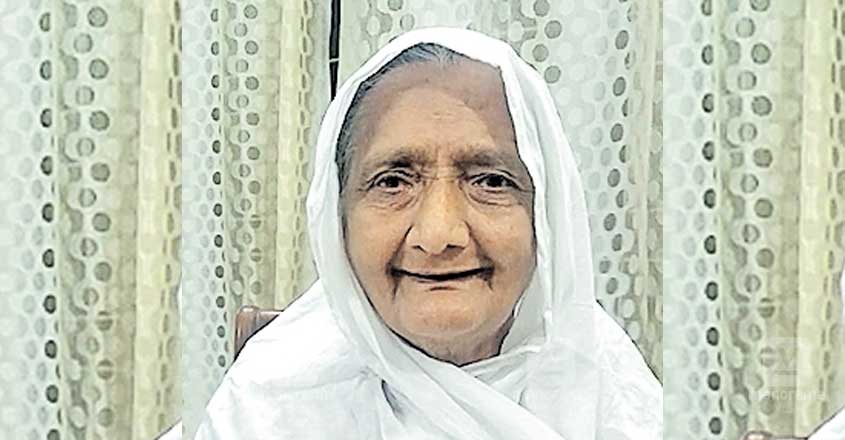 72-year-old woman donates smartphone to help student attend virtual classes