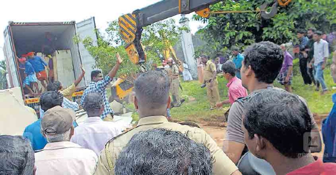Marble panels crush two labourers to death in Palakkad