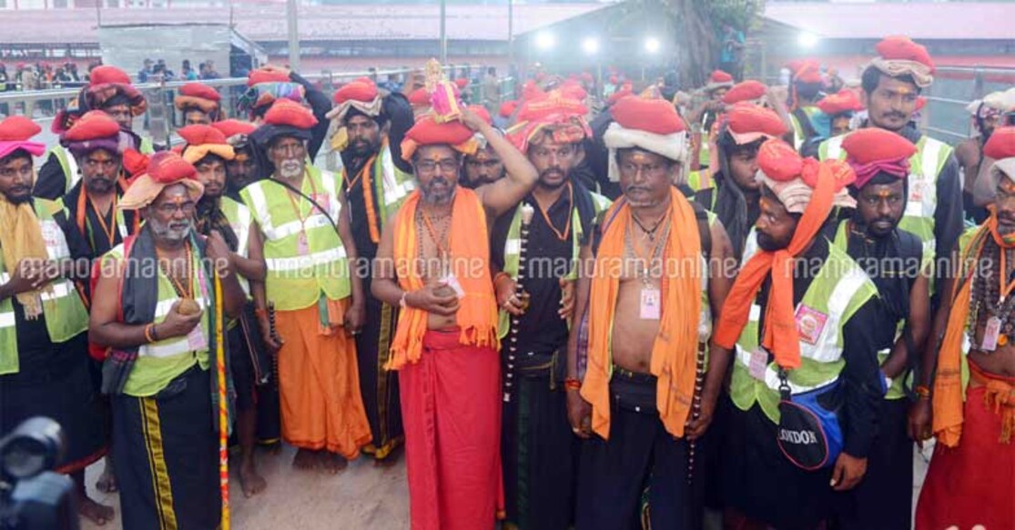 Pilgrims walk 1,094 km from Hyderabad to Sabarimala