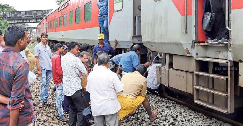 Coaches of two trains separate from engine; double tragedy averted Coaches of two trains separate from engine; double tragedy averted