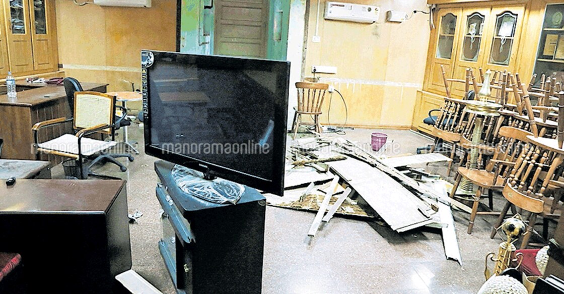 Thrissur Mayor's office locked over rat menace; Deputy Mayor cries foul 