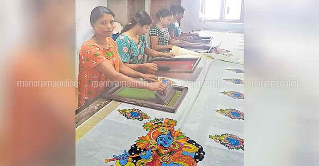Kuthampully sari printers in a tight spot amid cut in production Kuthampully sari printers in a tight spot amid cut in production