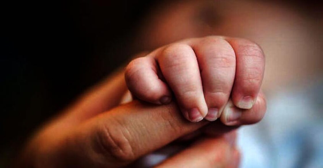 With baby in her arms, woman maoist surrenders in Chhattisgarh