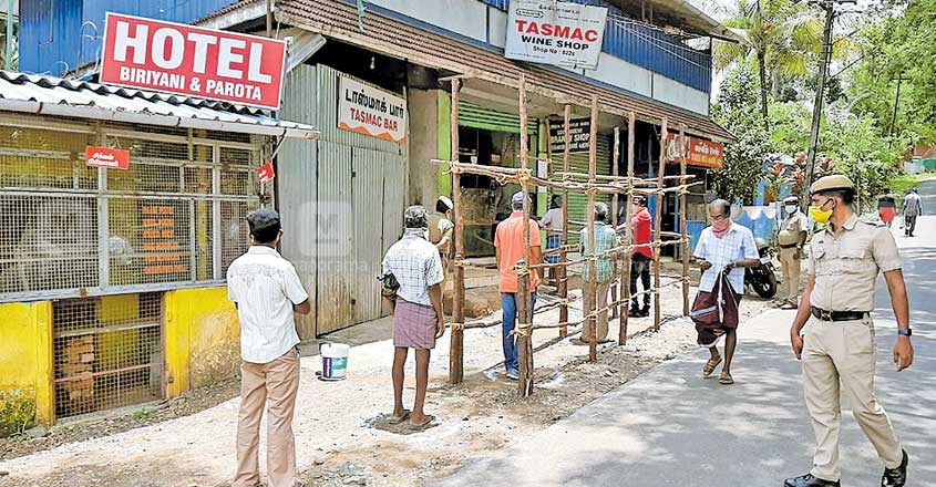 Liquor 'dissolves' inter-state border in Wayanad Liquor 'dissolves' inter-state border in Wayanad