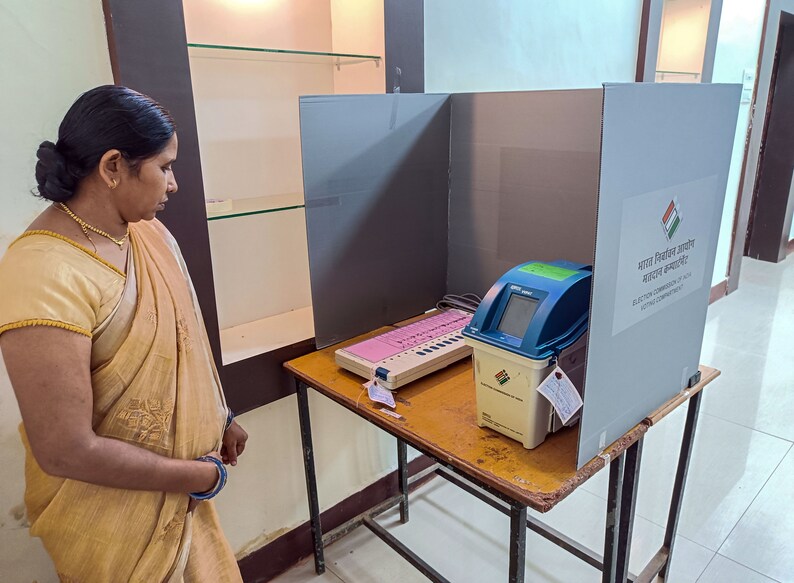 Jagdalpur: Preparations at a polling booth on the eve of Chhattisgarh Assembly elections at Jagdalpur in Bastar district, Monday, Nov. 6, 2023. (PTI Photo) (PTI11_06_2023_000277A)