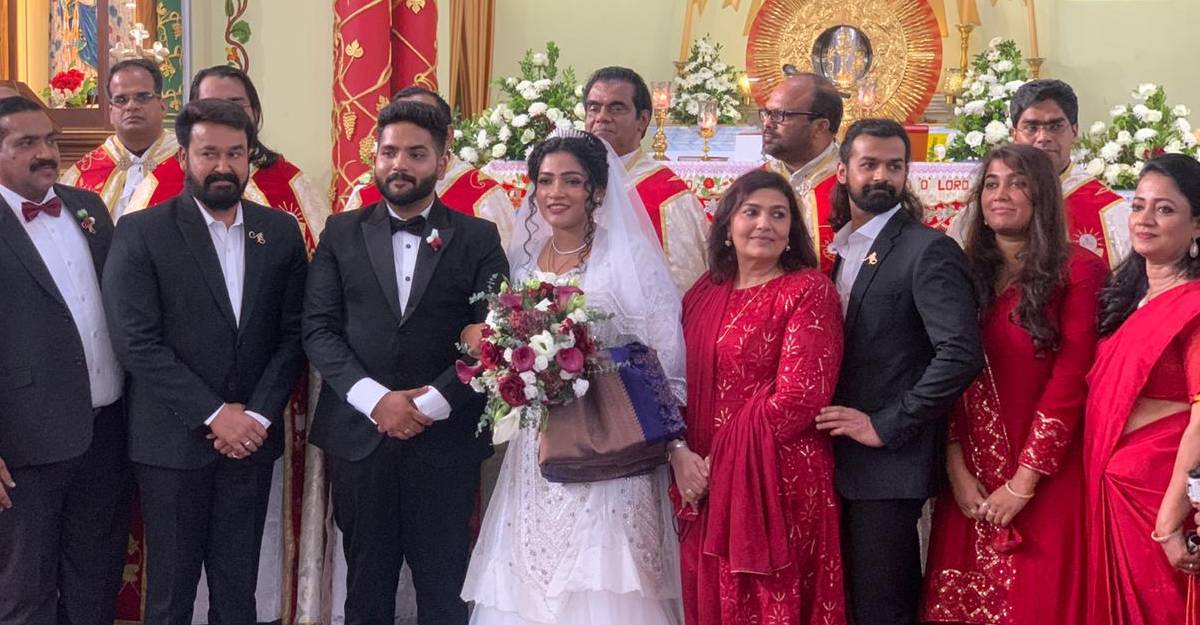 mohanlal-family-antony-perumbavoor-daughter-wedding