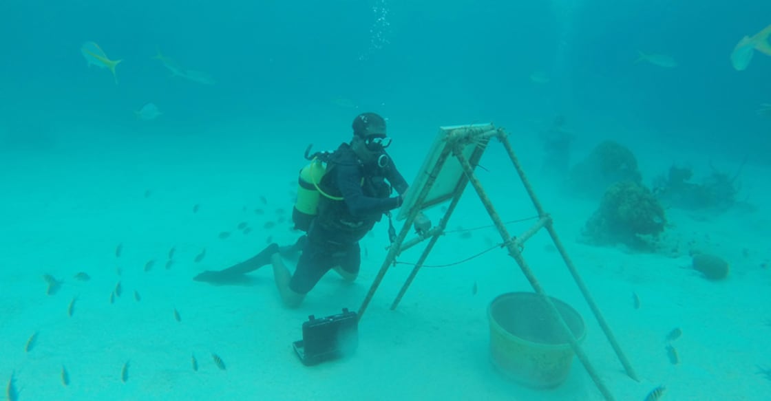 Cuban artist sketches under the sea among fish and coral reefs