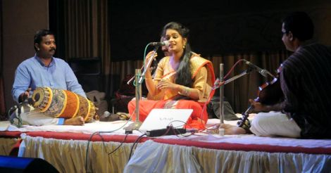 Gifted singer Malavika amuses festival city
