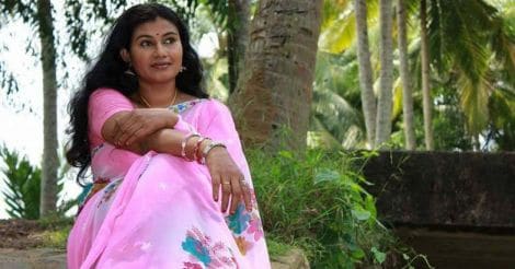 Television actor by day, street food hawker by night