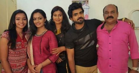 Television actor by day, street food hawker by night