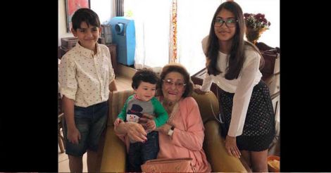 Ranbir Kapoor's pic with baby Taimur takes the Internet by storm