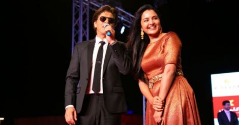 A song for the lady, Shah Rukh awes Manju