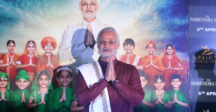 Vivek Oberoi dresses up as Modi at 'PM Narendra Modi' trailer launch Vivek Oberoi dresses up as Modi at 'PM Narendra Modi' trailer launch