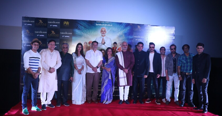 Vivek Oberoi dresses up as Modi at 'PM Narendra Modi' trailer launch Vivek Oberoi dresses up as Modi at 'PM Narendra Modi' trailer launch