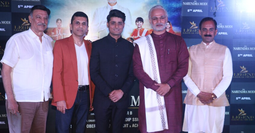 Vivek Oberoi dresses up as Modi at 'PM Narendra Modi' trailer launch Vivek Oberoi dresses up as Modi at 'PM Narendra Modi' trailer launch