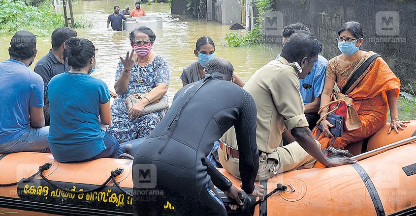 mallika-sukumaran-flood mallika-sukumaran-flood