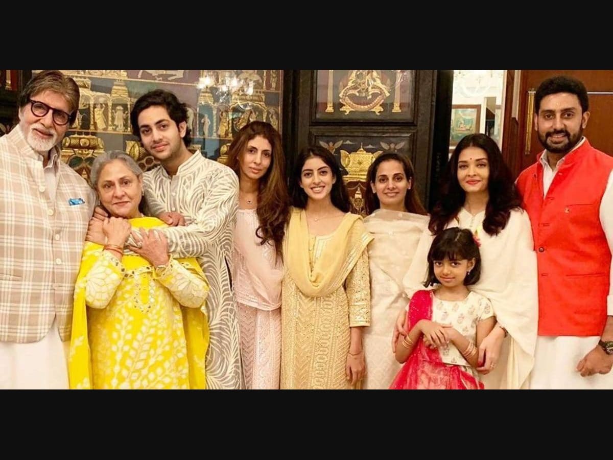 Amitabh Bachchan shares family photo, thanks fans for their prayers