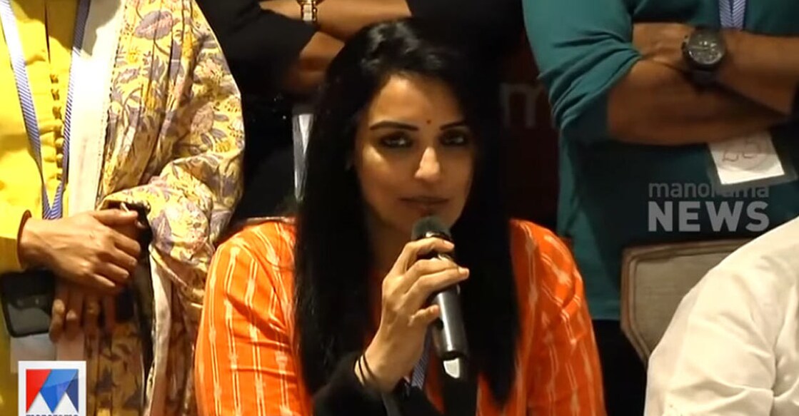 swetha-menon-amma-meeting