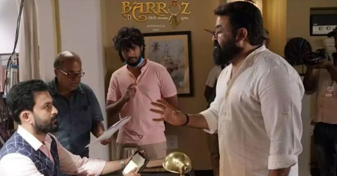 Prithviraj (L) and Mohanlal (R) on the sets of ‘Barroz’(file photo)