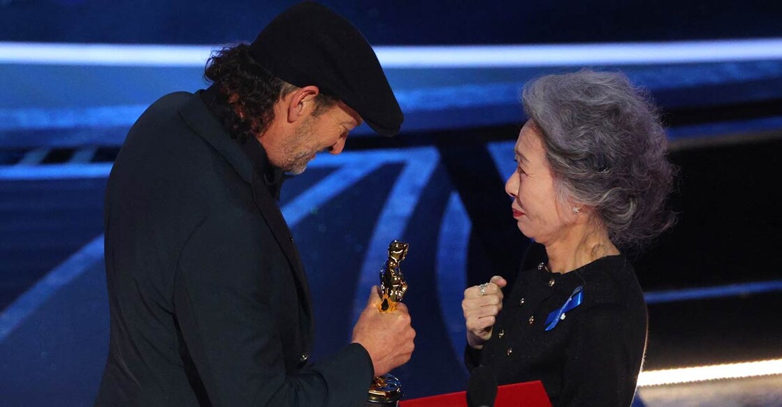 AWARDS-OSCARS Troy Kotsur accepts the Oscar for Best Supporting Actor in "CODA" from presenter Yuh-jung Youn at the 94th Academy Awards in Hollywood, Los Angeles, California, U.S., March 27, 2022. PHOTO: Reuters/Brian Snyder