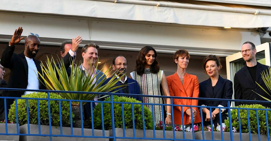 Jury members Rebecca Hall, Deepika Padukone, Noomi Rapace, Jasmine Trinca, Asghar Farhadi, Ladj Ly, Jeff Nichols and Joachim Trier, and Cannes Film festival general delegate Thierry Fremaux stand on a balcony at the Hotel Martinez on the eve of the opening of the Cannes Film Festival. Photo: REUTERS/Piroschka van de Wouw
