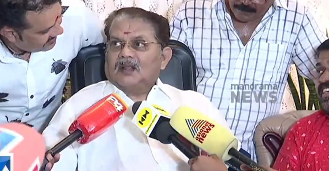 The media gathered at Jagathy Sreekumar's (C) residence as the the director of the film K Madhu visited the actor to share the success celebrations of the latest movie in the CBI series, 'CBI 5: The Brain'.