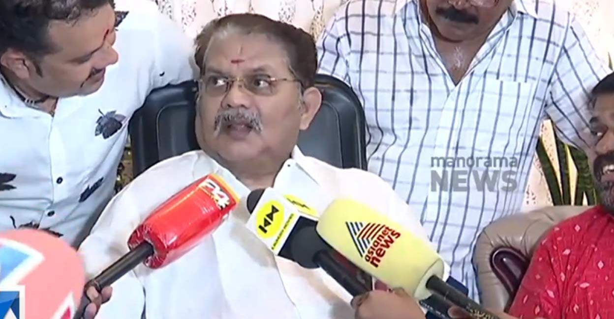 The media gathered at Jagathy Sreekumar's (C) residence as the the director of the film K Madhu visited the actor to share the success celebrations of the latest movie in the CBI series, 'CBI 5: The Brain'.