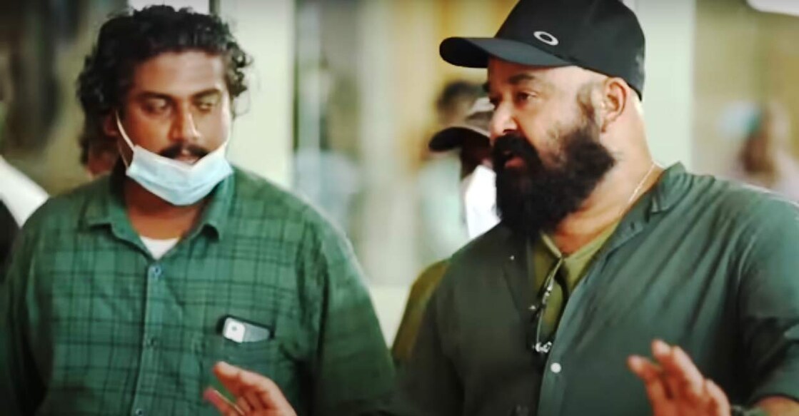Mohanlal on the sets of Barroz (screen grab)