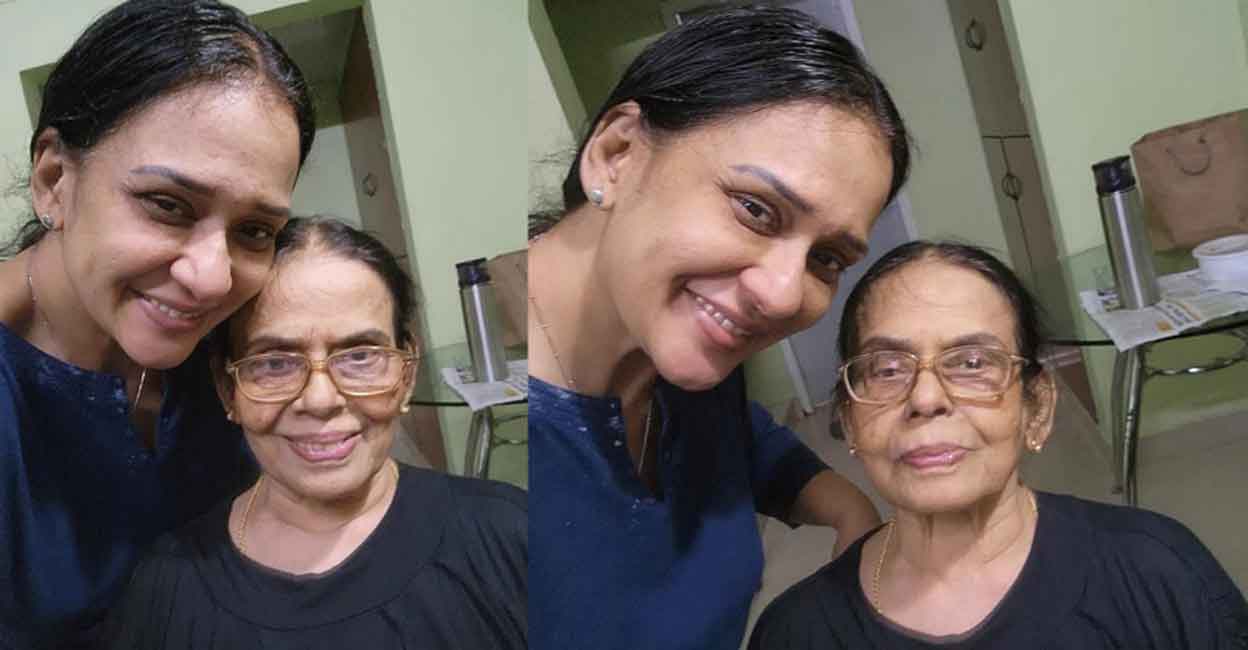 Actress Mala Parvathy with her mother Dr K Lalitha