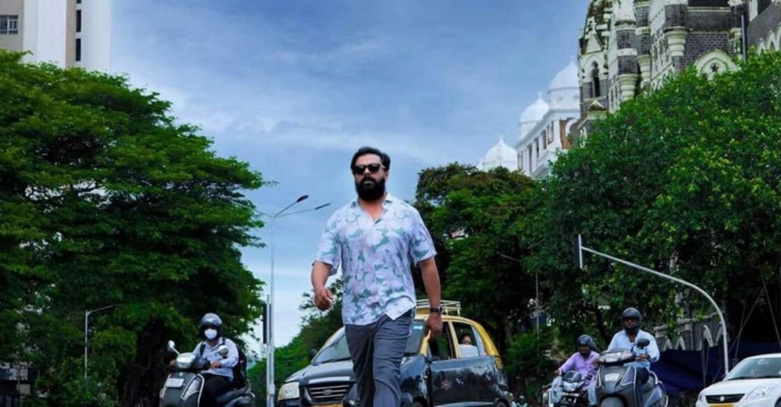 A video in which Dileep walks through the busy streets of Mumbai is going viral on social media. Photo: Facebook | Badusha